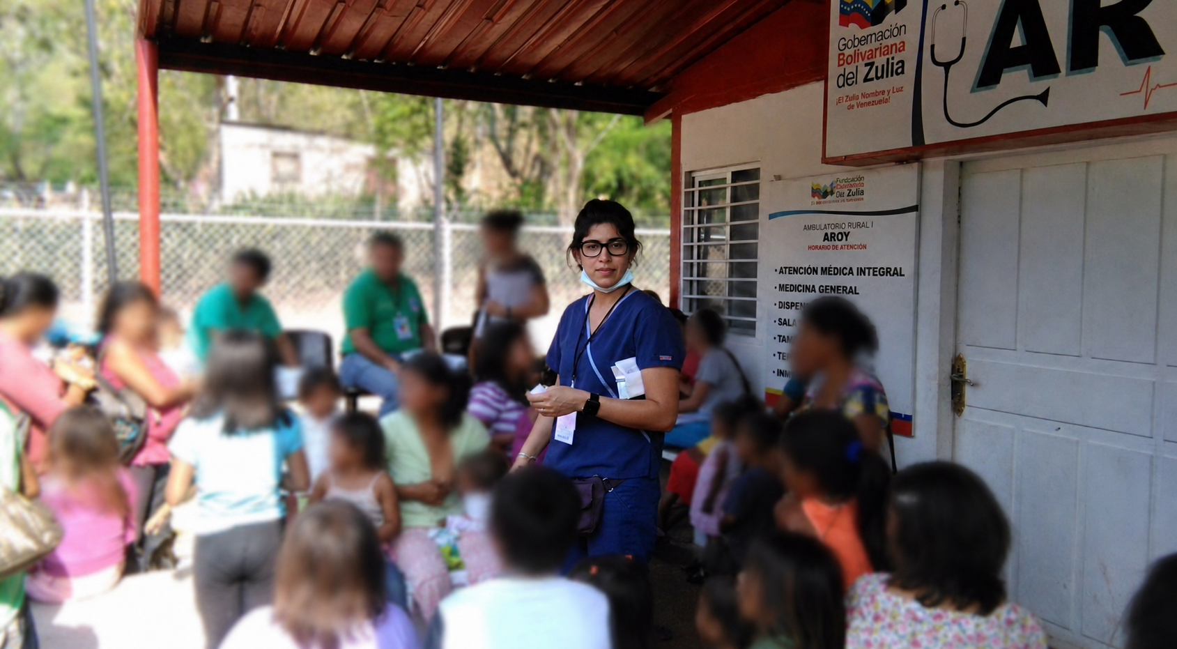 María Gabriela providing community care during her training